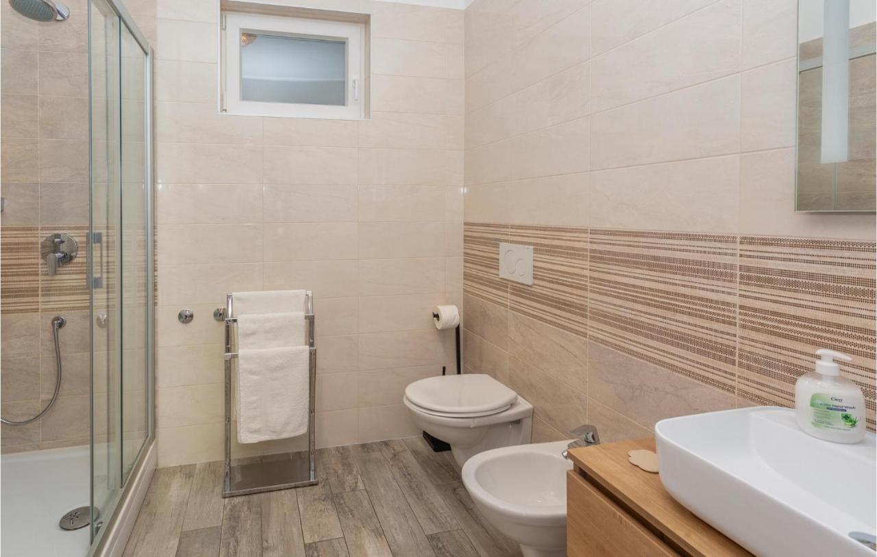 2 Bedroom Beautiful Apartment In Omisalj Omišalj Exterior foto